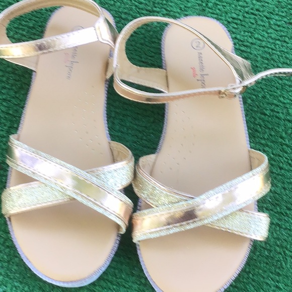 Nannette Laporte Girls shoes!Excellent condition😀 - Picture 2 of 3